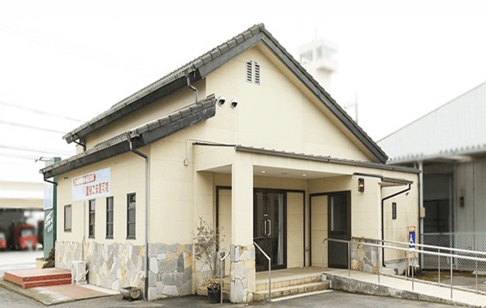 ガーデンホール富岡外観